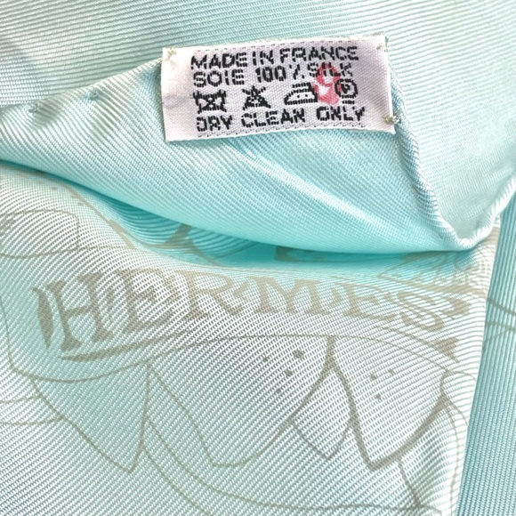 Hermés Jungle Love Silk Scarf in Pale Blue - Picture 4 of 10